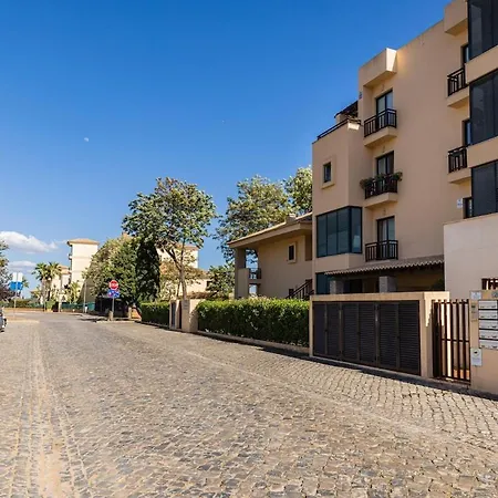 Vilamoura Apartment *